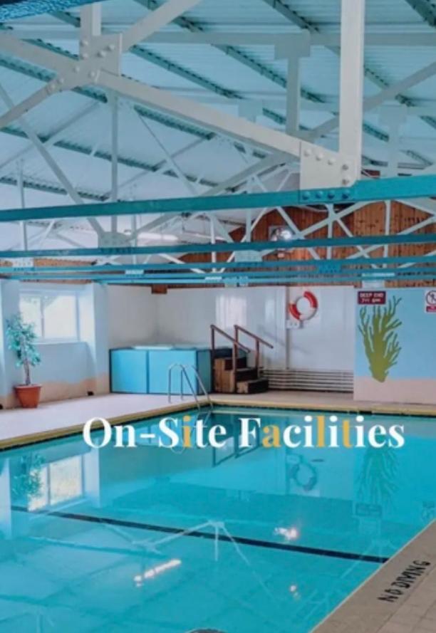 44 Gower Holiday Village Ty Gwyr Cosy 2 Bedroom Chalet Суонзи Екстериор снимка