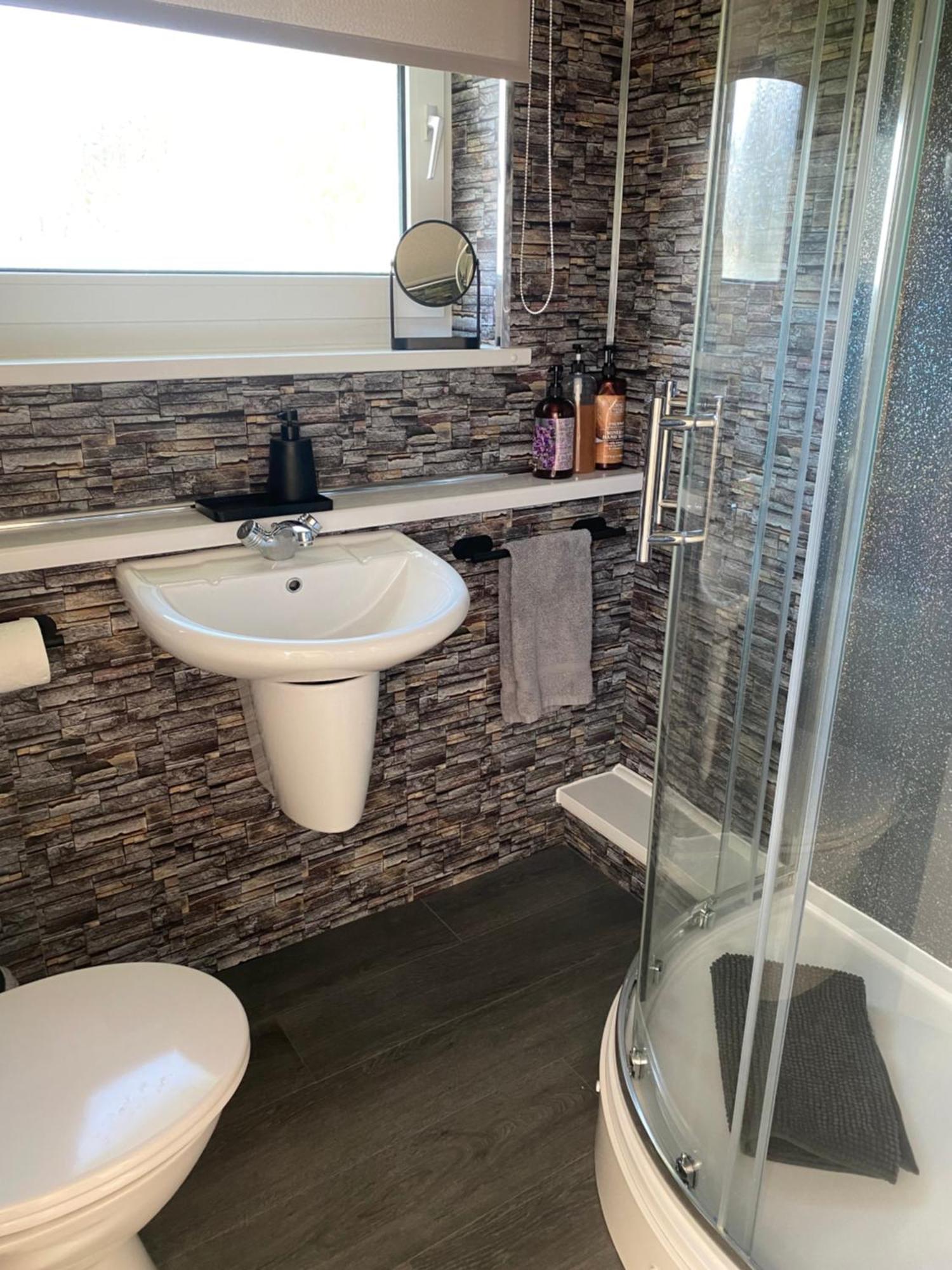 44 Gower Holiday Village Ty Gwyr Cosy 2 Bedroom Chalet Суонзи Екстериор снимка